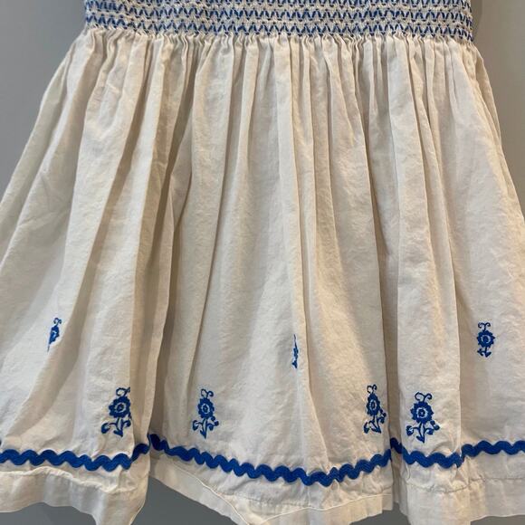Mini Boden Embroidered Shirred Dress Floral Smocked Spring Vanilla Pod Blue 4-5Y - Picture 10 of 13
